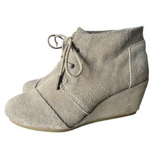 TOMS Womens Boots 6.5 Wedge Lace Up Ankle Booties Desert Tan Suede‎ Logo